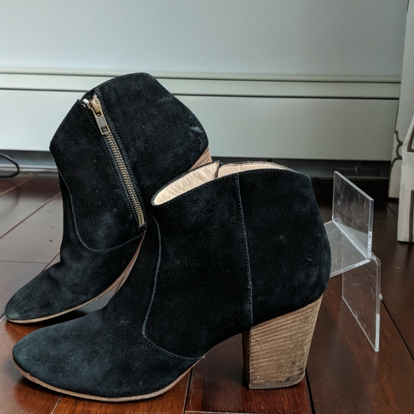 Club Monaco black suede side 9 zipper ankle Size 9 - Picture 3 of 16